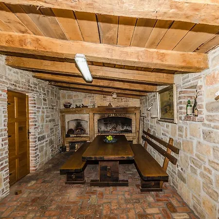 Zubak Villa *