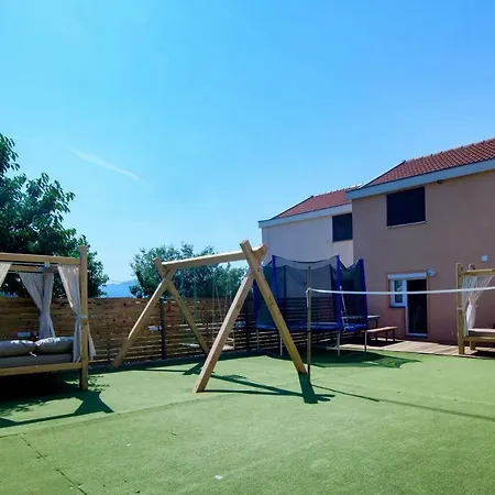 Zubak Villa *